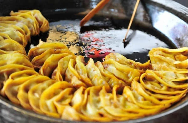 【制止餐饮浪费】制止餐饮浪费出新招 桂林直播随机查餐厅